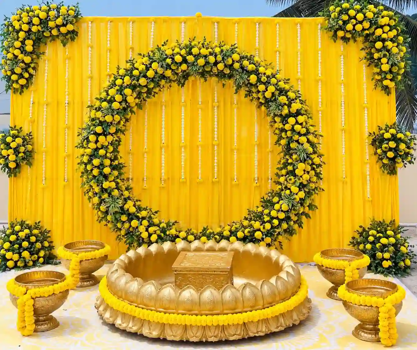 balloon decoration Yellow Charm Haldi Decor